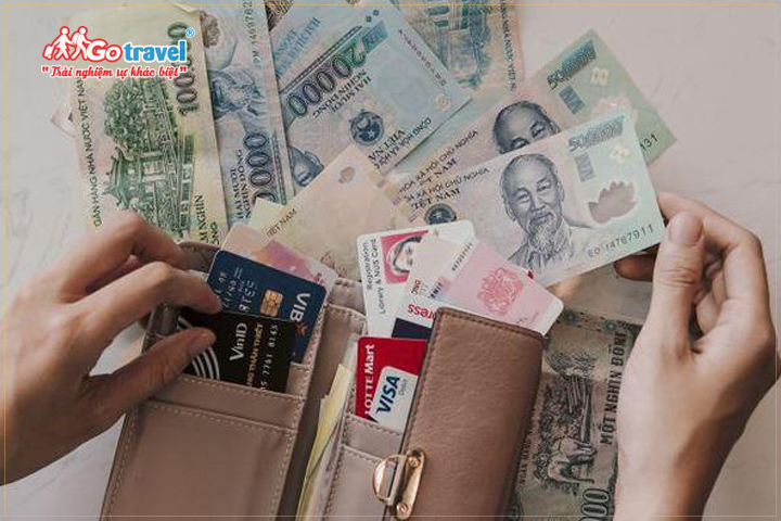 Tiền mặt và thẻ ngân hàng - Thứ quan trọng trong chuyến du lịch Huế tự túc của bạn