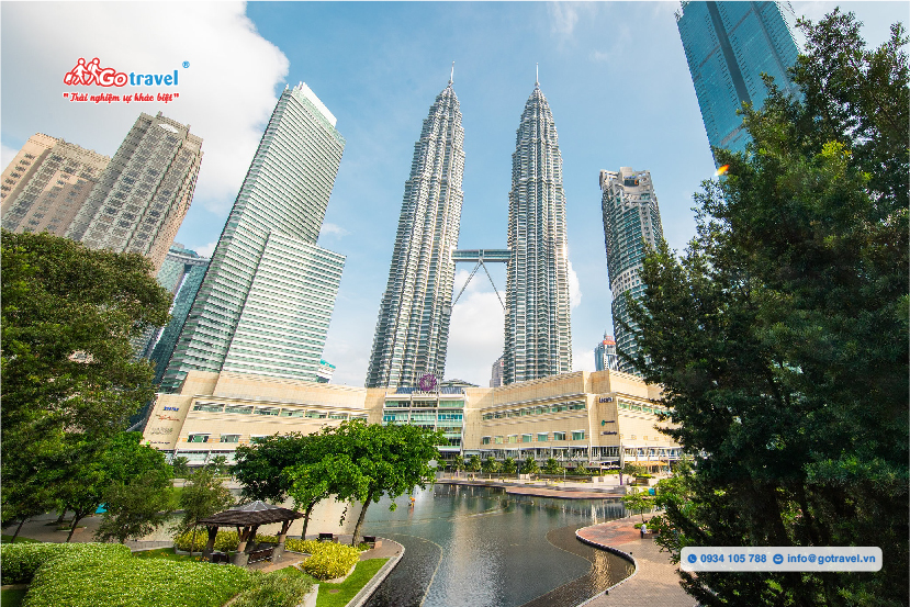 Công viên KLCC là một điểm tham quan gần tháp đôi Petronas