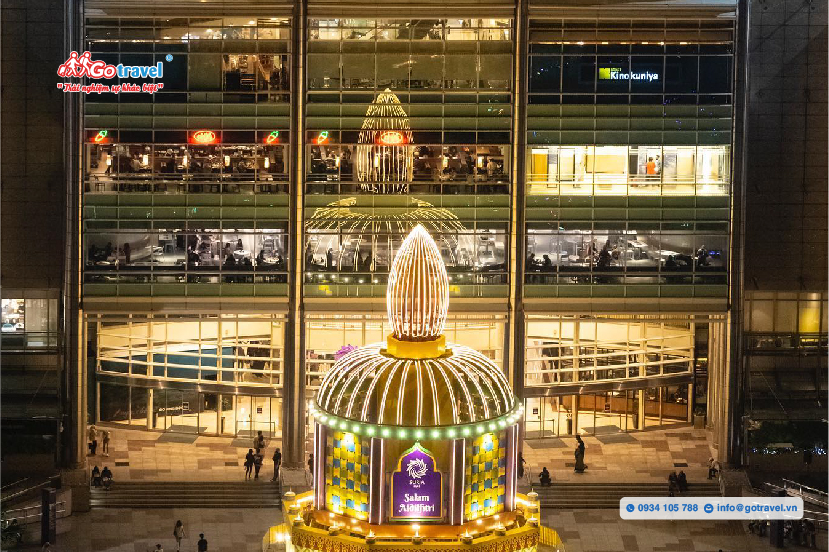 Trung tâm thương mại Suria nằm ngay dưới chân tòa tháp đôi Petronas