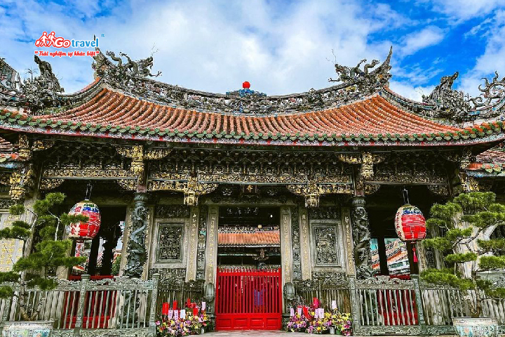 Long Sơn Tự là ngôi chùa vô cùng linh thiêng tịa Đài Bắc